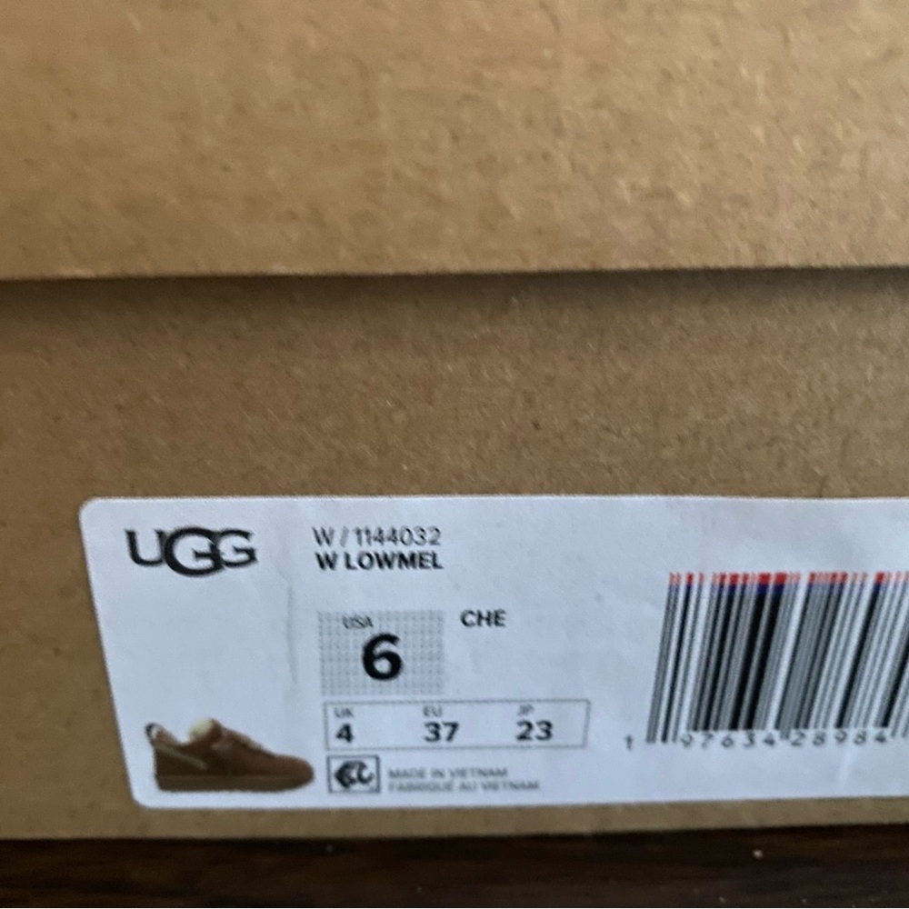 UGG Lowmel - Picture 4 of 4